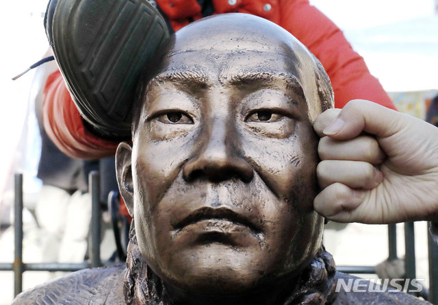 '독재 합리화' 전두환 1년6개월 구형…"역사적 정의 똑바로"(종합2보)