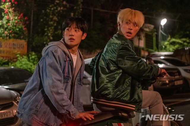 정해인(왼쪽), 박정민