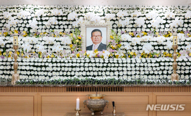 [서울=뉴시스]전신 기자 = 서울 시내 한 장례식장에 마련된 고 구자경 LG그룹 명예회장 빈소. 2019.12.15. (사진=LG그룹 제공)   photo@newsis.com