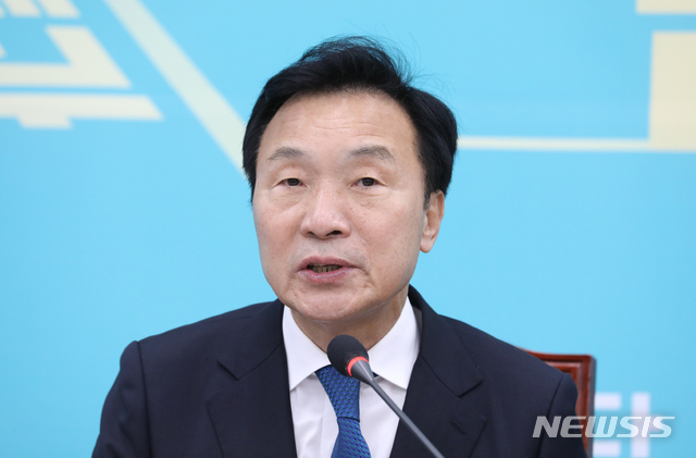 [서울=뉴시스]김명원 기자 = 손학규 바른미래당 대표가 16일 오전 서울 여의도 국회 바른미래당 회의실에서 열린 최고위원회의에 참석해 현안 관련 모두발언을 하고 있다. 2019.12.16. kmx1105@newsis.com