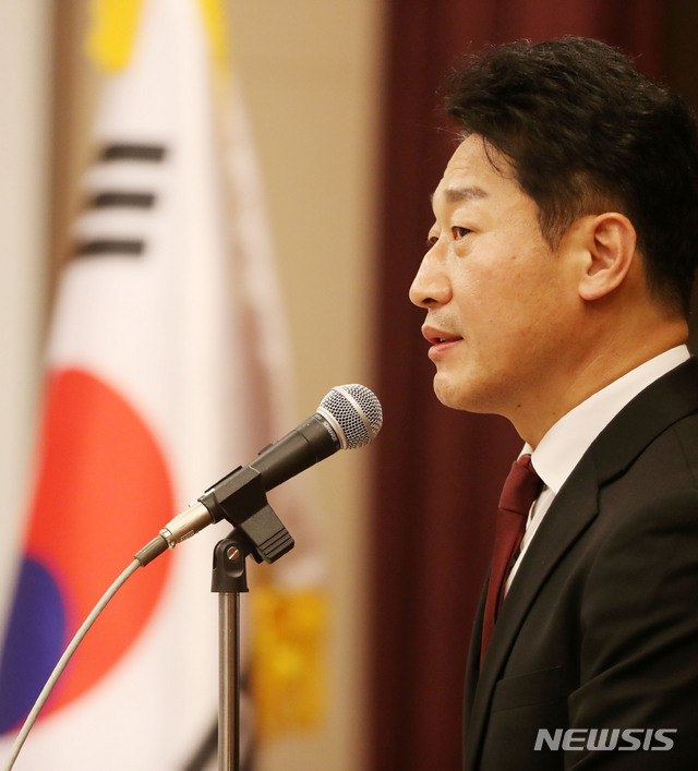 [도쿄(일본)=뉴시스]박주성 기자 = 이호현 산업통상자원부 무역정책국장이 16일 오후 일본 도쿄 주일한국대사관에서 제7차 한일 수출관리정책대화 관련 브리핑을 하고 있다. 2019.12.16.&nbsp; park7691@newsis.com