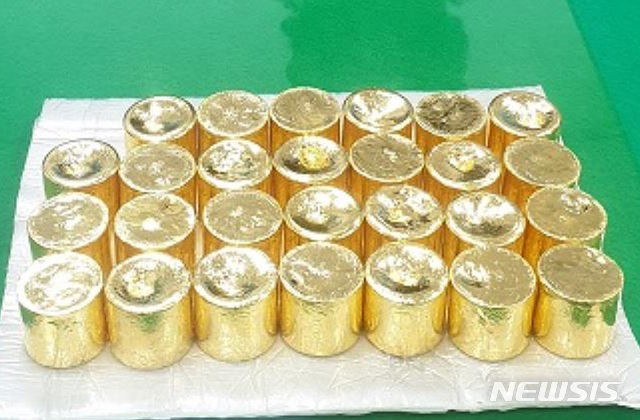 '160억 상당' 금괴, 항문에 숨겨 밀반입·밀수출한 60대 '실형'