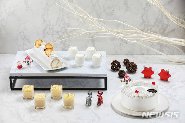 [서울=뉴시스]코트야드 메리어트 서울 타임스퀘어 '모모카페'의 '딜라이트 크리스마스 뷔페'