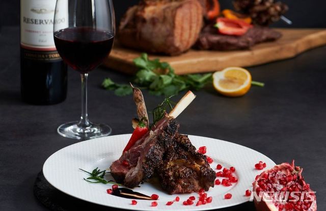 코트야드 메리어트 서울 보타닉 파크 '가든 키친'의 '페스티브 런치&디너 뷔페'