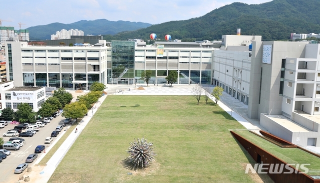 [청주=뉴시스]강신욱 기자 = 1946년 담배공장으로 출발한 충북 청주시 청원구 내덕동 옛 연초제조창이 도시재생사업을 통해 문화제조창C로 새롭게 탄생했다. 2019.12.23. ksw64@newsis.com 