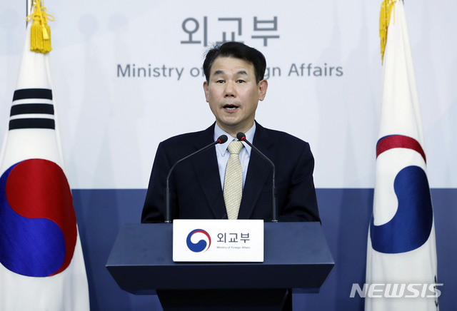 [서울=뉴시스]최동준 기자 = 정은보 외교부 한미방위비분담 협상대표가 19일 서울 세종로 외교부 청사에서 한미 방위비분담 협상에 대해 브리핑 하고 있다. 2019.12.19.&nbsp; photocdj@newsis.com