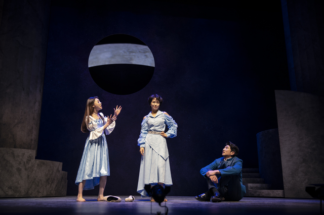 [서울=뉴시스] 연극 '한여름 밤의 꿈'. (사진= 국립극단 제공) 2019.12.20 realpaper7@newsis.com 