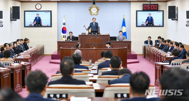 [청주=뉴시스]강신욱 기자 = 충북 청주시의회는 20일 본회의장에서 48회 2차 정례회 4차 본회의를 열고 있다. (사진=청주시의회 제공) 2019.12.20. photo@newsis.com  