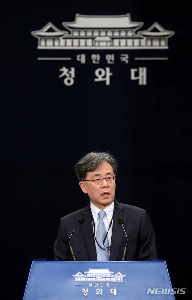 [서울=뉴시스]박영태 기자 = 김현종 국가안보실 2차장이 20일 청와대에서 한·일·중 정상회담 관련 브리핑을 하고 있다. 2019.12.20.&nbsp; since1999@newsis.com