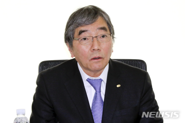 [서울=뉴시스]최진석 = 윤석헌 금융감독원 원장이 20일 서울 마포구 저축은행중앙회 대회의실에서 열린 '저축은행 자영업 컨설팅 지원 출범식'에 참석해 축사하고 있다. 2019.12.20.&nbsp; myjs@newsis.com