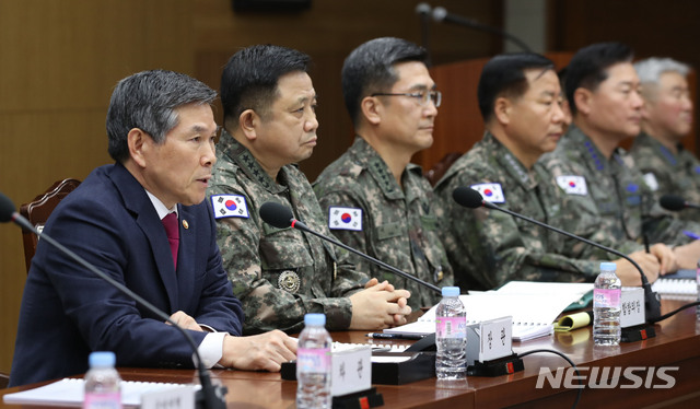 [서울=뉴시스] 김진아 기자 = 정경두 국방부 장관이 20일 서울 용산구 국방부에서 열린 ‘국방개혁2.0 스마트 국방혁신 추진점검회의’에서 발언을 하고 있다. 2019.12.20.&nbsp; bluesoda@newsis.com