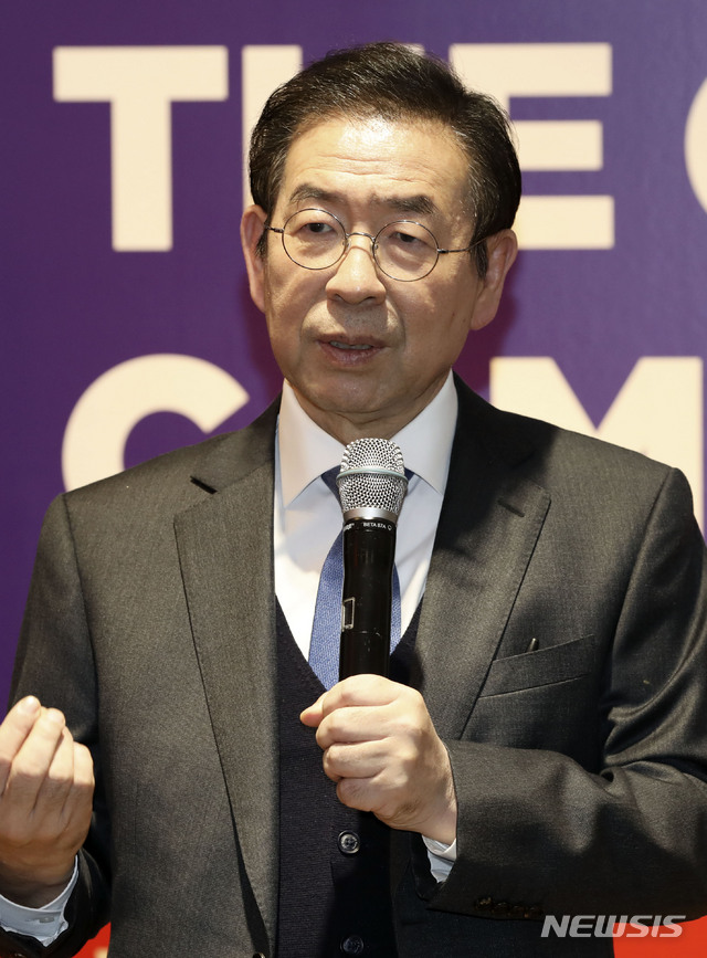 [서울=뉴시스] 고범준 기자 = 박원순 서울시장이 20일 오후 서울 종로구 세종문화회관 미술관에서 열린 고 김근태 선생 8주기 추모전 '도래할 공동체'에 참석해 인사말을 하고 있다. 2019.12.20. bjko@newsis.com