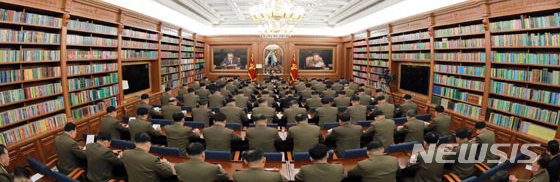 [서울=뉴시스] 북한 노동신문은 김정은 국무위원장이 노동당 중앙군사위원회 제7기 제3차 확대회의를 열고 국방력 발전 방안을 논의했다고 22일 보도했다. (사진=노동신문 캡처) 2019.12.22.&nbsp; photo@newsis.com