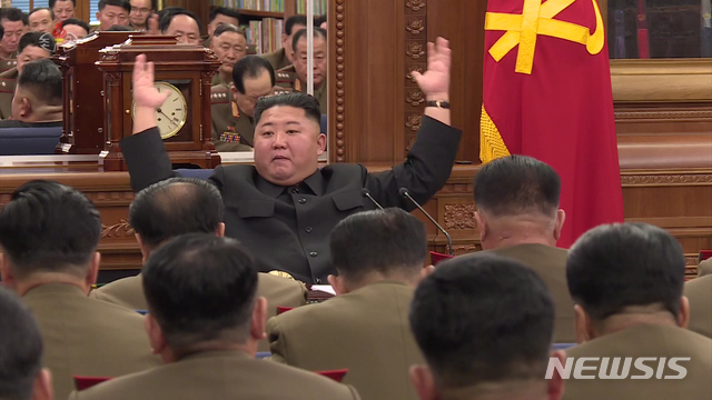 [서울=뉴시스] 북한 조선중앙TV는 김정은 국무위원장이 노동당 중앙군사위원회 제7기 제3차 확대회의를 열고 국방력 발전 방안을 논의했다고 22일 보도했다. (사진=조선중앙TV 캡처) 2019.12.22.&nbsp; photo@newsis.com