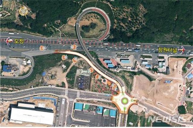 [창원=뉴시스] 강경국 기자 = 경남 창원시 창원터널 전방 1㎞ 성주동 일원에 개설 완료된 창원터널 우회도로에 대해 터널 상습 정체에 따른 통행 불편 해소와 사고 예방을 위해 오는 24일부터 임시 개통한다. (사진=창원시청 제공). 2019.12.23. photo@newsis.com