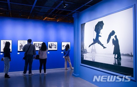 [서울=뉴시스] 매그넘 인 파리’ 전시회