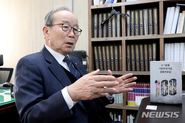 [서울=뉴시스]김병문 기자 = 박남수 3·1운동 100주년 기념사업추진위원회 상임대표가 지난 26일 오후 서울 종로구 수운회관에서 뉴시스와 인터뷰를 하고 있다. 2019.12.31. dadazon@newsis.com