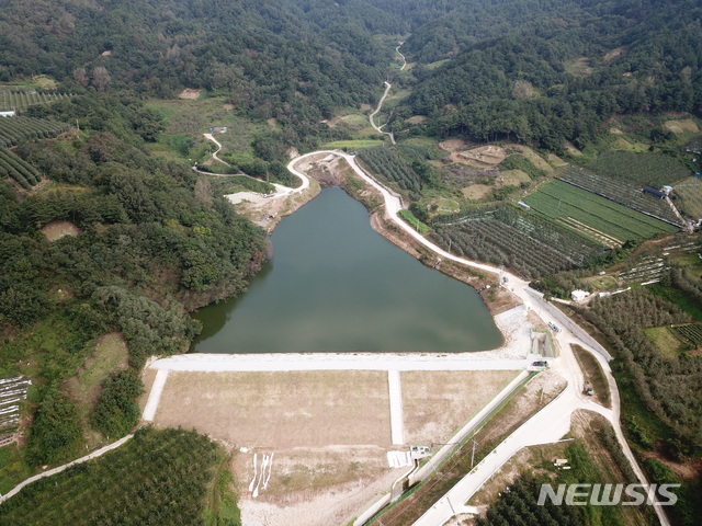 [거창=뉴시스] 거창 농업용수 확보를 위한 저수지 사업.