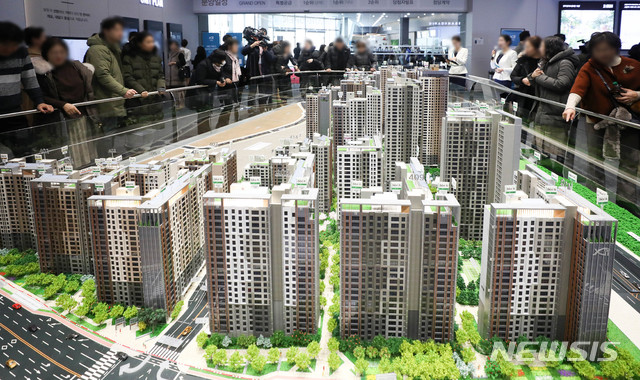 부동산 매매심리도 '풍선효과'…서울 떨어지고 경기 오르고