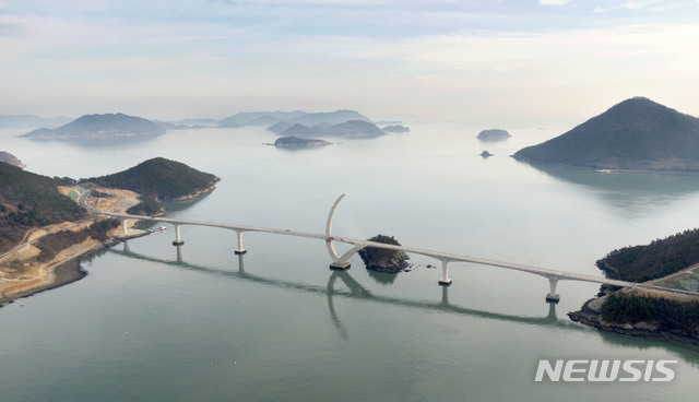 전남 여수시 돌산읍부터 고흥군 영남면을 잇는 11개 해상교량(일레븐 브릿지) 중 둔병대교.