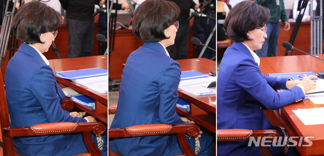 [서울=뉴시스] 장세영 기자 = 추미애 법무부장관 후보자가 30일 서울 여의도 국회 법제사법위원회에서 열린 법무부 장관 후보자 인사청문회에 출석해 다리를 모으기 위해 스카프로 묶고 있다. 2019.12.30.&nbsp; photothink@newsis.com 