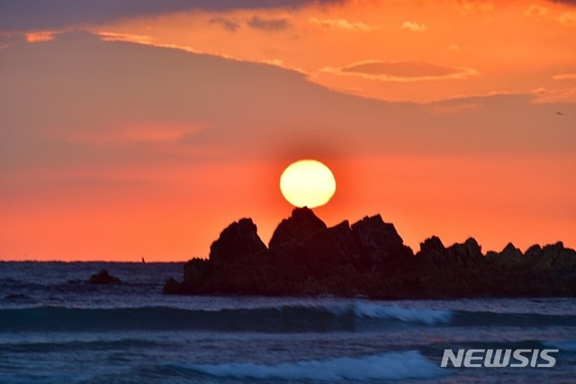 양양 기사문 삼형제바위 일출 포인트. (사진=양양군청 제공)