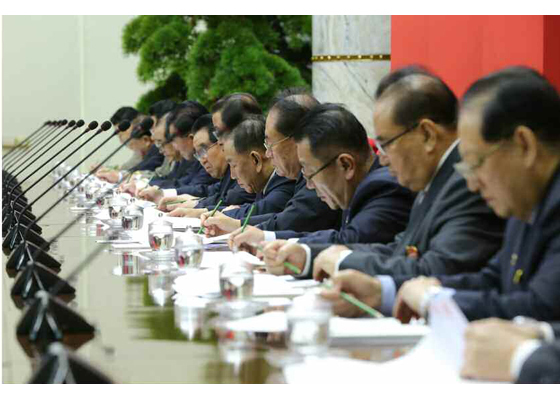 [서울=뉴시스]북한 노동신문은 "조선로동당 중앙위원회 제7기 제5차 전원회의 3일째인 30일에도 진행되었고 이날 김정은 조선로동당 위원장은 전원회의에서 7시간이라는 오랜 시간에 걸쳐 조선로동당 중앙위원회 사업정형과 국가건설, 경제발전, 무력건설과 관련한 종합적인 보고를 하였다"고 31일 보도했다. (사진=노동신문 캡처) 2019.12.31.&nbsp; photo@newsis.com 