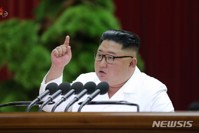 [서울=뉴시스] 북한 조선중앙TV는 조선로동당 중앙위원회 제7기 제5차 전원회의 3일회의가 30일에 계속 진행 되었다고 31일 보도했다. 조선로동당 김정은 위원장이 1일회의, 2일회의에 이어 보고를 계속했다고 방송했다. 2019.12.31. (사진=조선중앙TV 캡쳐)&nbsp; photo@newsis.com 