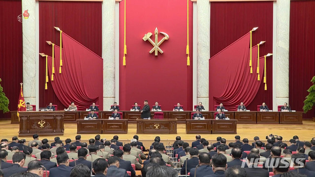 [서울=뉴시스] 북한 조선중앙TV는 "조선로동당 중앙위원회 제7기 제5차 전원회의" 나흘째 회의가 지난 12월31일에 계속 진행 되었다고 1일 보도했다. (사진=조선중앙TV 캡쳐) 2020.01.01. photo@newsis.com