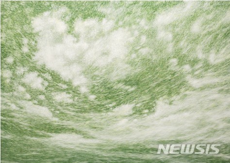 [서울=뉴시스] 사비나미술관, 강운, 공기와 꿈-16 캔버스에 염색한지, 한지, 181.8x259cm, 2013