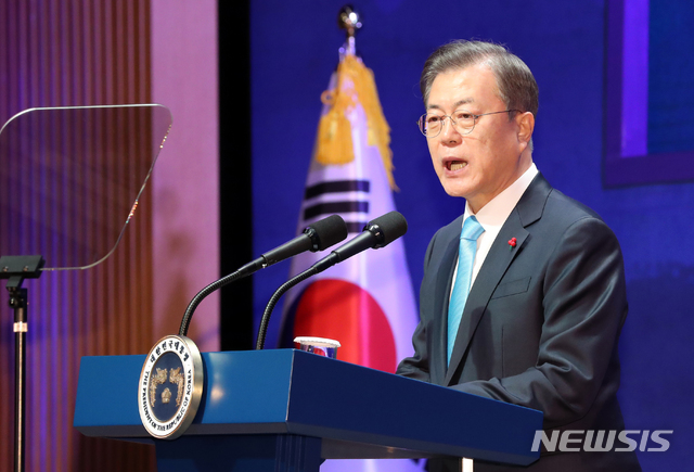 [서울=뉴시스]박영태 기자 = 문재인 대통령이 2일 오전 서울시 중구 대한상공회의소 국제회의장에서 열린 2020 경자년 신년회에서 신년사를 하고 있다. 2020.01.02.&nbsp; since1999@newsis.com