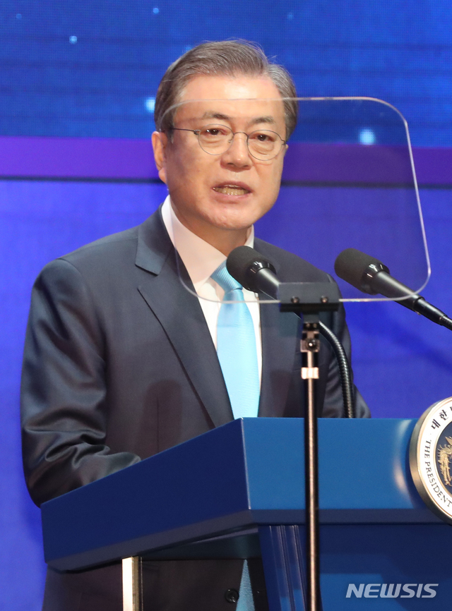 [서울=뉴시스]박영태 기자 = 문재인 대통령이 2일 오전 서울시 중구 대한상공회의소 국제회의장에서 열린 2020 경자년 신년회에서 신년사를 하고 있다. 2020.01.02.&nbsp; since1999@newsis.com