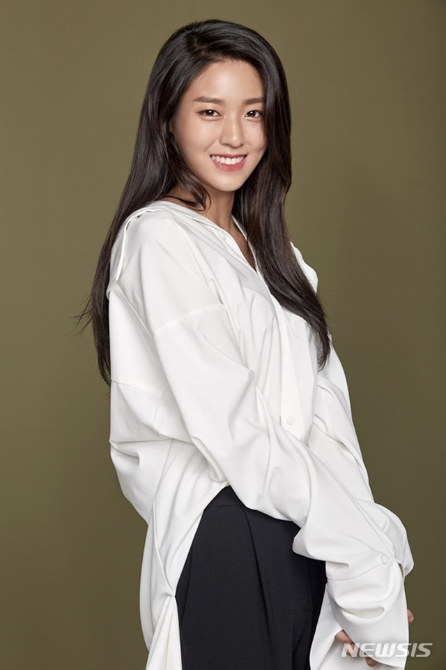 [서울=뉴시스] 그룹 'AOA' 멤버 설현. (사진=FNC엔터테인먼트 제공) 2020.01.03. photo@newsis.com 