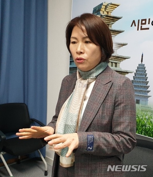 [익산=뉴시스] 강명수 기자 =유희숙 전북 익산시 부시장이 3일 시청 기자실에서 부임 후 첫 기자 간담회를 갖고 있다. 2020.01.03.smister@newsis.com