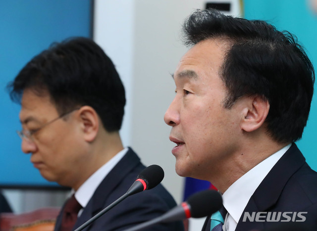 [서울=뉴시스] 장세영 기자 = 손학규 바른미래당 대표가 3일 서울 여의도 국회 바른미래당 회의실에서 열린 제187차 최고위원회의에 참석해 현안 관련 발언을 하고 있다. 2020.01.03.&nbsp; photothink@newsis.com 