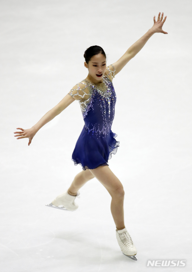 [의정부=뉴시스] 고범준 기자 = 5일 경기도 의정부시 의정부실내빙상장에서 열린 KB금융 코리아 피겨스케이팅 챔피언십 2020(제74회 전국남녀 피겨스케이팅 종합선수권대회) 여자 싱글 1그룹 프리 스케이팅 경기에서 유영(과천중학교)이 멋진 연기를 펼치고 있다. 2020.01.05. bjko@newsis.com