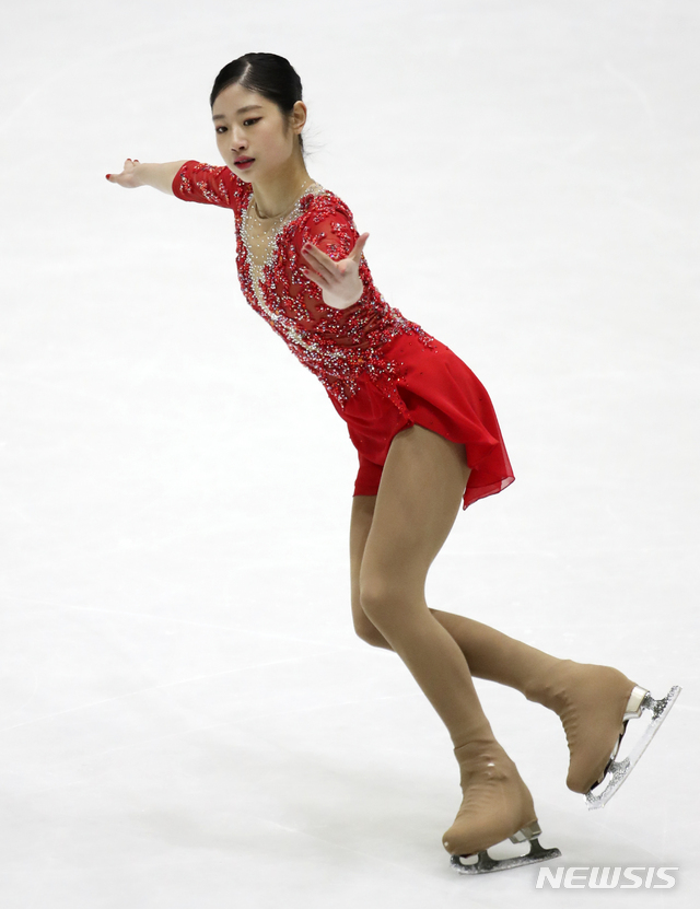 [의정부=뉴시스] 고범준 기자 = 5일 경기도 의정부시 의정부실내빙상장에서 열린 KB금융 코리아 피겨스케이팅 챔피언십 2020(제74회 전국남녀 피겨스케이팅 종합선수권대회) 여자 싱글 1그룹 프리 스케이팅 경기에서 이해인(한강중학교)이 멋진 연기를 펼치고 있다. 2020.01.05. bjko@newsis.com