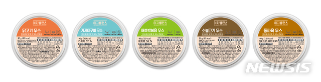 [서울=뉴시스] 신세계푸드가 선보이는 케어푸드 브랜드 '이지밸런스'의 연하식 5종