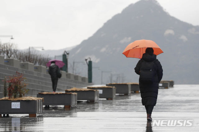 내일 새벽까지 전국 비…기온은 평년보다 포근&nbsp; 