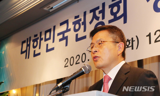 [서울=뉴시스] 장세영 기자 = 황교안 자유한국당 대표가 7일 서울 여의도 켄싱턴호텔에서 열린 대한민국헌정회 신년인사회에 참석해 인사말을 하고 있다. 2020.01.07.&nbsp; photothink@newsis.com