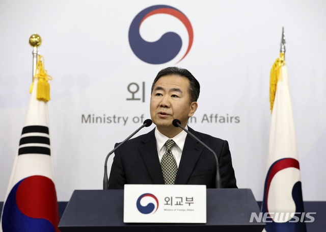 [서울=뉴시스] 고범준 기자 = 김인철 외교부 대변인이 7일 오후 서울 종로구 외교부 브리핑룸에서 정례브리핑을 하고 있다. 2020.01.07.&nbsp; bjko@newsis.com