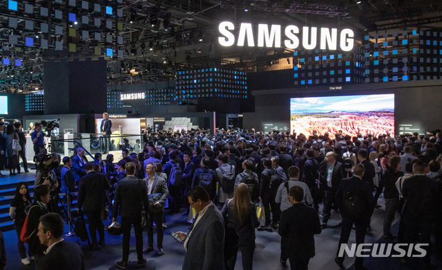 [서울=뉴시스] 수많은 관람객으로 붐볐던 지난해 'CES 2020'. 뉴시스DB 2020.01.08.