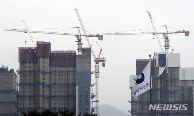 국내 여유자금, 7년만에 최저…정부 곳간 축소, 기업은 팍팍