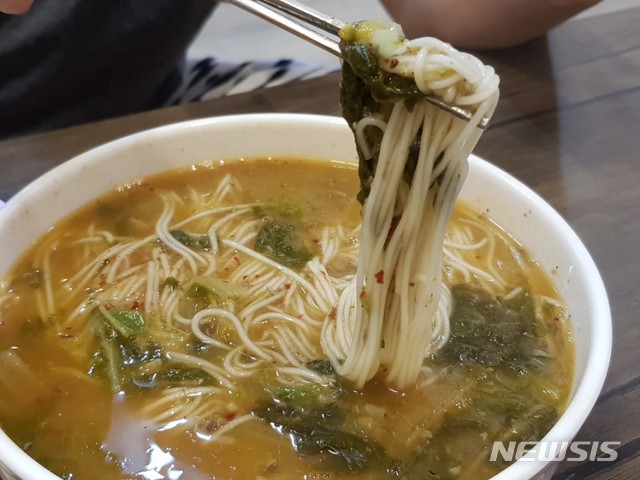 [거창=뉴시스] 거창 어탕국수.