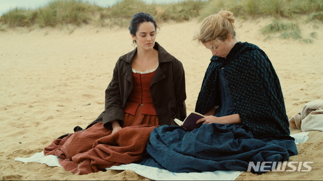 [서울=뉴시스] 영화 '타오르는 여인의 표상' (사진=그린나래미디어 제공) 2020.01.09 photo@newsis.com 