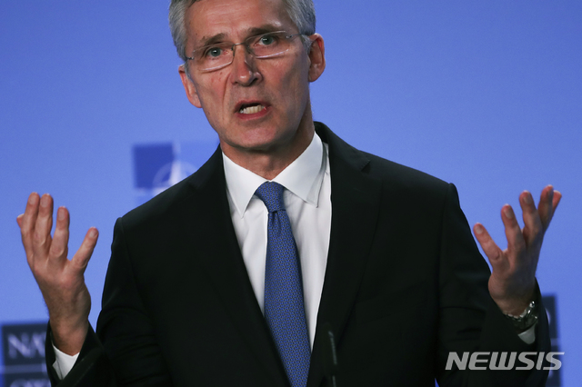 [브뤼셀=AP/뉴시스] 옌스 스톨텐베르그 북대서양조약기구(NATO·나토) 사무총장은 10일(현지시간) 다양한 나토 동맹국의 보고를 받았다며 "이란 방공 시스템에 의해 격추됐을 가능성이 있다는 보고를 믿지 않을 이유가 없다"고 밝혔다. 사진은 9일 벨기에 브뤼셀에서 기자회견 중인 스톨텐베르그 총장. 2020.1.11.