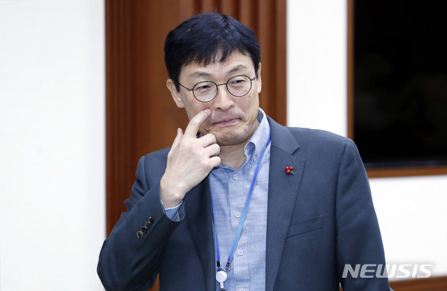 [서울=뉴시스] 최동준 기자 = 이호승 경제수석이 10일 오전 서울 세종로 정부서울청사에서 열린 중동 상황 관련 관계장관회의에 참석하고 있다. 2020.01.10.&nbsp; photocdj@newsis.com