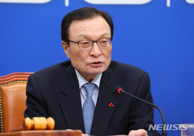 [서울=뉴시스] 장세영 기자 = 이해찬 더불어민주당 대표가 10일 서울 여의도 국회에서 열린 더불어민주당 최고위원회의에 참석해 검찰을 비판하는 발언을 하고 있다. 2020.01.10.&nbsp; photothink@newsis.com