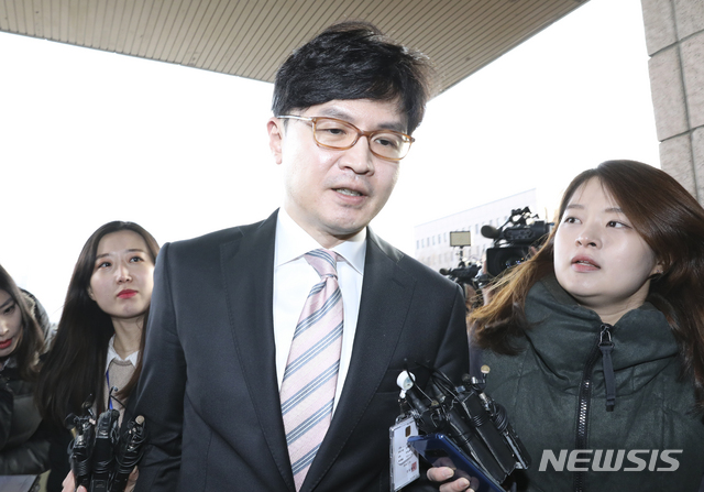 [과천=뉴시스] 최진석 기자 = 한동훈 검사장이 지난 1월 경기 과천 법무부청사로 들어가고 있다. 2020.01.10. myjs@neswis.com