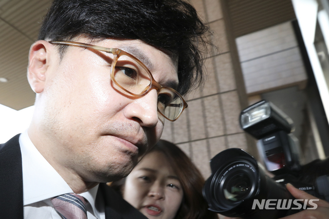 [과천=뉴시스] 최진석 기자 = 한동훈 대검 반부패·강력부장이 10일 오후 경기 과천 법무부청사로 보직변경 신고를 위해 들어가고 있다. 2020.01.10.&nbsp; myjs@neswis.com